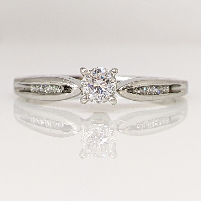 PLATINUM .29 CARAT TOTAL WEIGHT I1 H DIAMOND ROUND (9) ESTATE RING 3.7 GRAMS