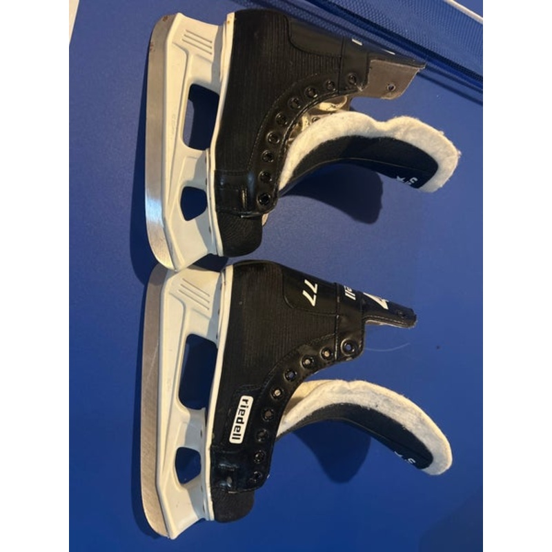 2016 Riedell Hockey Skates Regular Width Size 5 (Used)