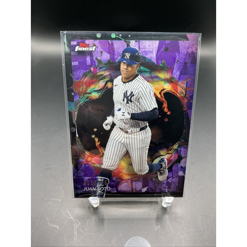 2024 Topps Finest – Rare Purple Refractor #295 Juan Soto 1st On Print 1/125