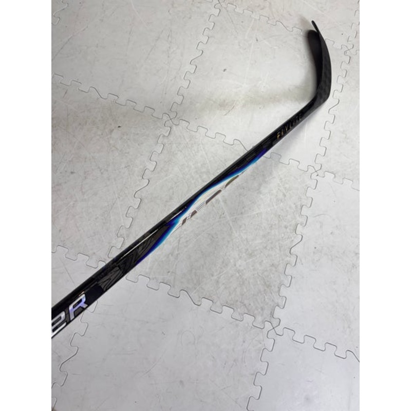 Single-Senior Bauer Vapor FlyLite RH 77 Flex P28 Hockey Stick (New)