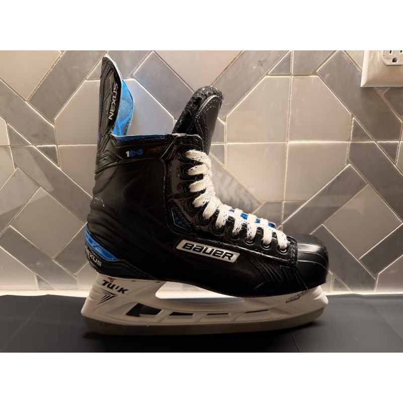 Bauer Hockey Skates Extra Wide Width 8 (Used)