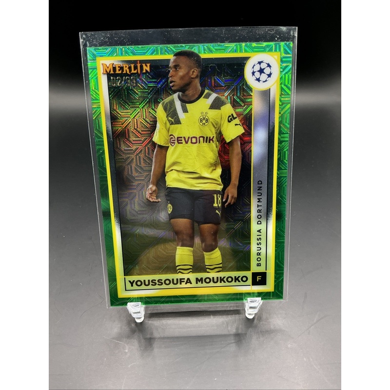 Youssoufa Moukoko 2022-23 Topps Chrome Merlin Green Mojo Refractor /99