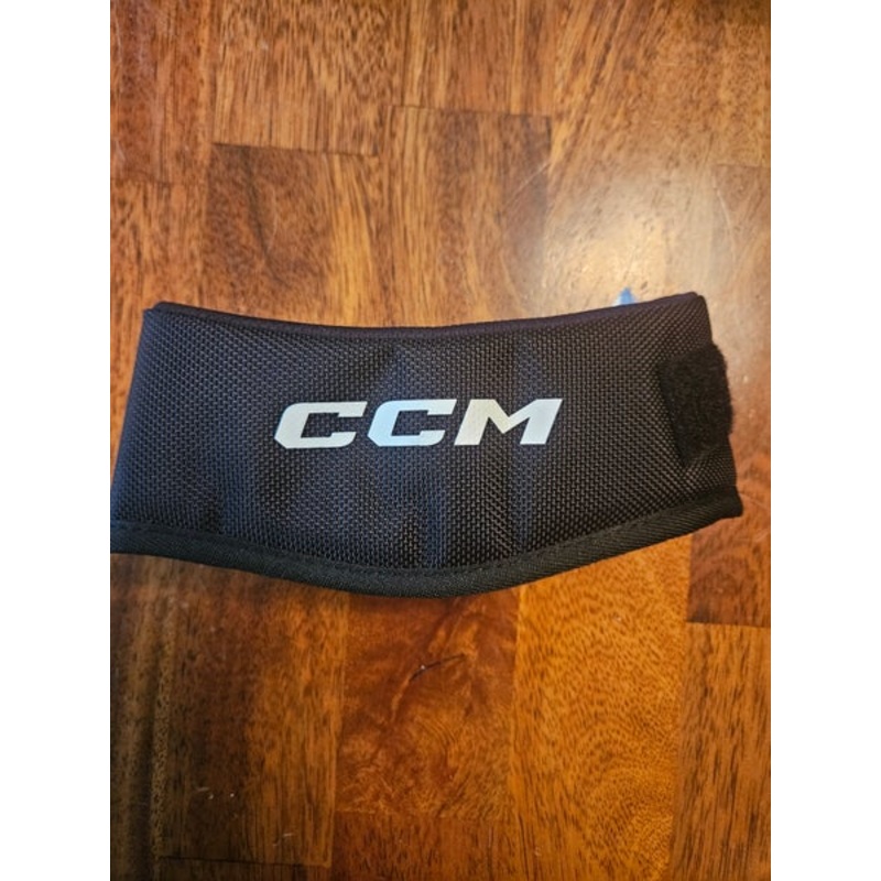 Junior CCM NG600 Neck Guard (New without tags)