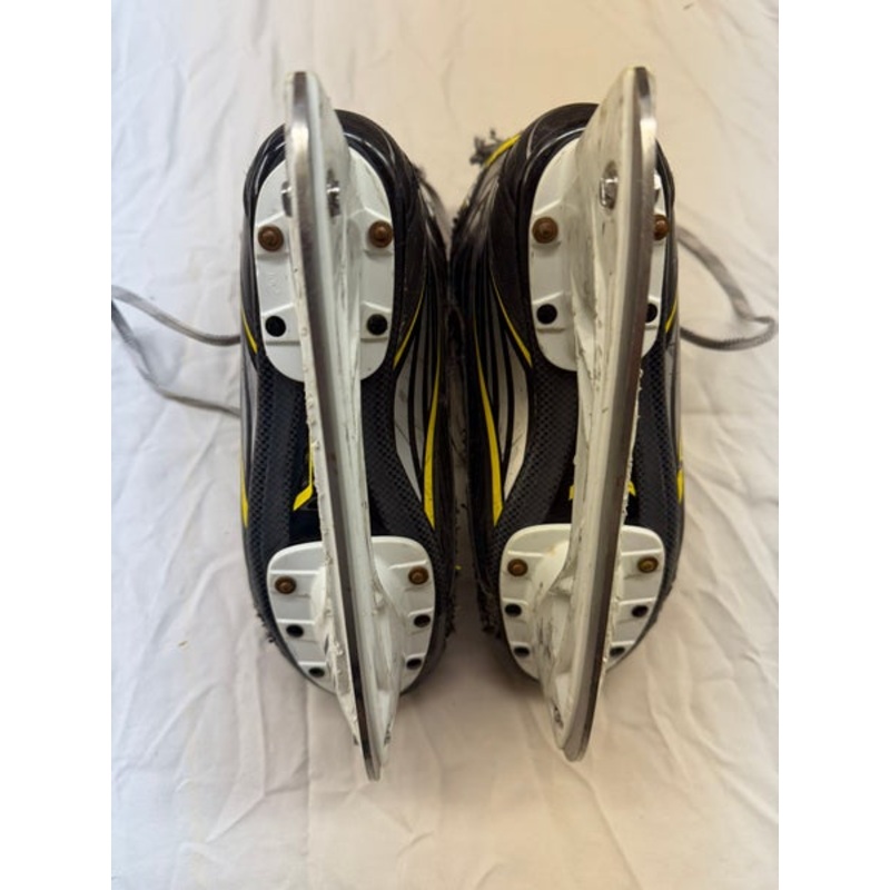 2016 CCM Tacks 6092 Hockey Skates Regular Width Size 3.5 (Used)