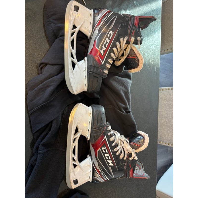 2019 CCM JetSpeed FT480 Hockey Skates Regular Width 8 (Used)