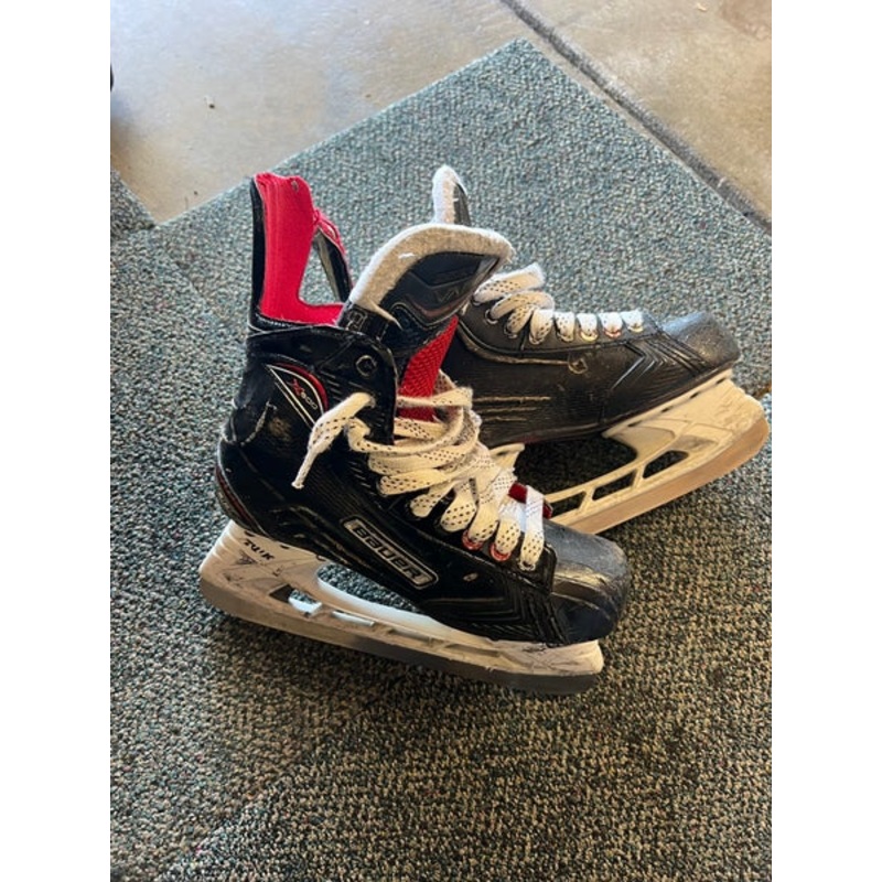 2017 Bauer Vapor X600 Hockey Skates Extra Wide Width 6 (Used)