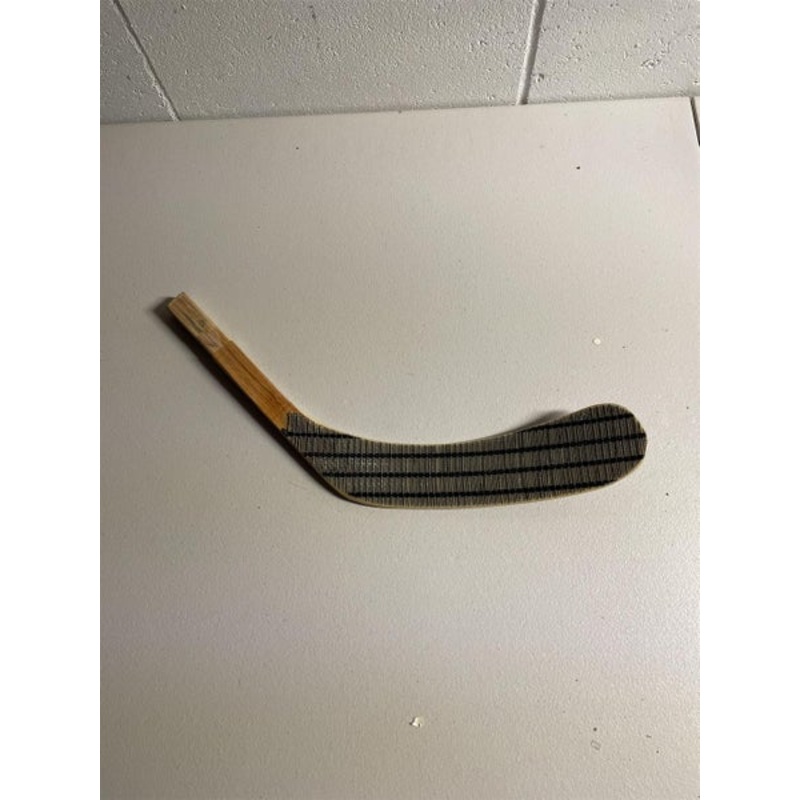 Junior Left Hand Quest-4 Mid Pattern Stick Blade