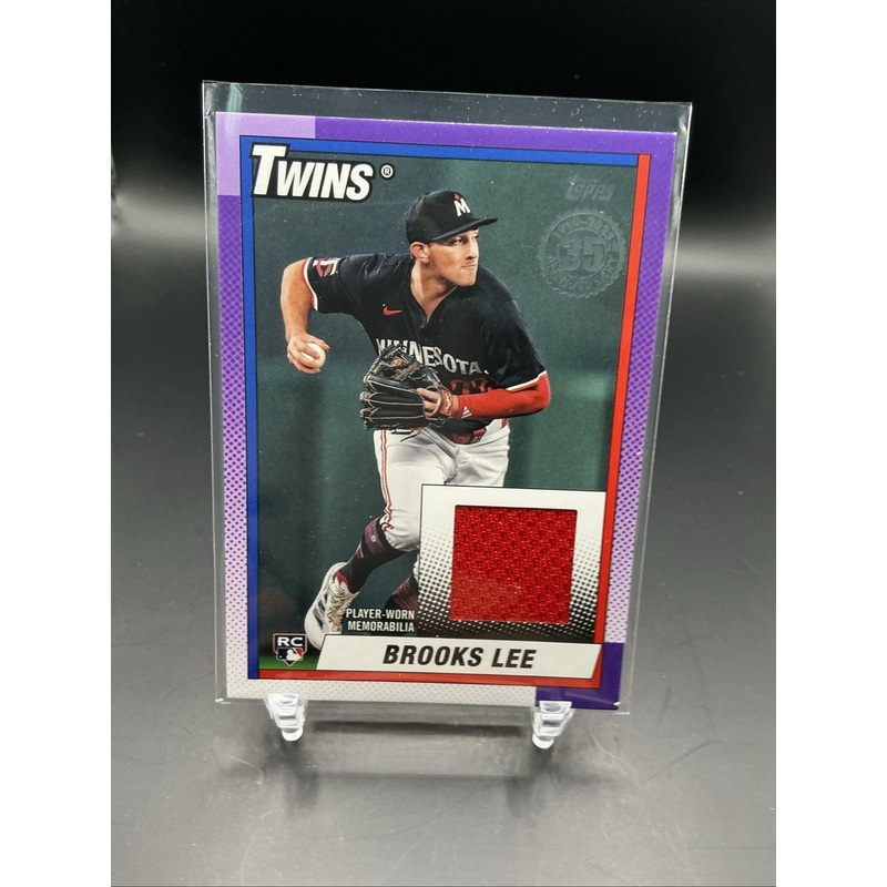 2025 Topps Series 2 Brooks Lee Relic Card #90R2-BL