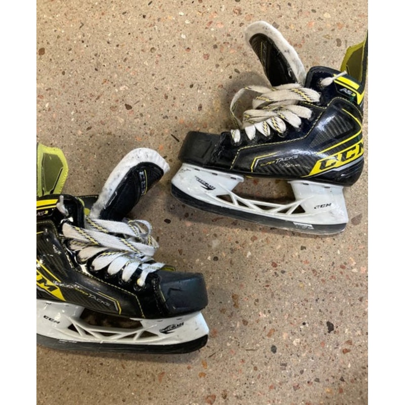 Youth CCM Super Tacks AS3 Hockey Skates Regular Width 13.5 (Used)