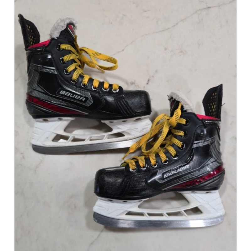 Bauer Vapor 2X Hockey Skates Regular Width Size 1.5 (Used)