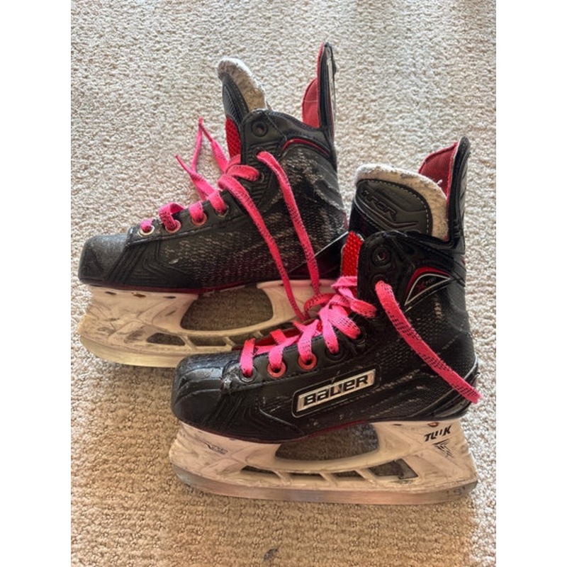 2015 Bauer Bauer x700 Hockey Skates Regular Width Size 1.5 (Used)